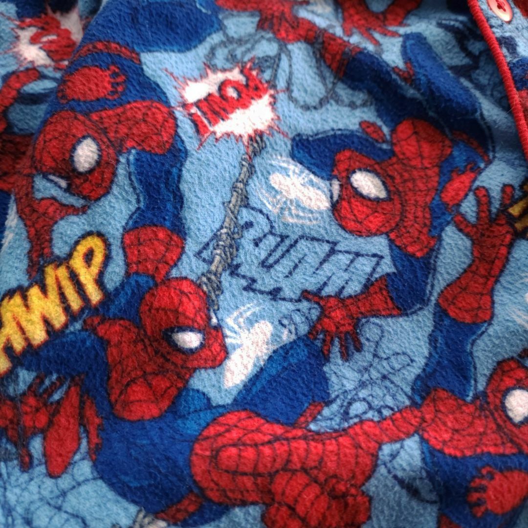 MARVEL(マーベル)のスパイダーマン パジャマシャツパジャマパンツ２枚セット キッズ/ベビー/マタニティのキッズ服男の子用(90cm~)(パジャマ)の商品写真