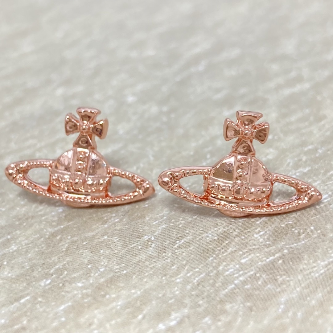 Vivienne Westwood(ヴィヴィアンウエストウッド)のヴィヴィアン　ミニオーブピアス　ピンクゴールド レディースのアクセサリー(ピアス)の商品写真