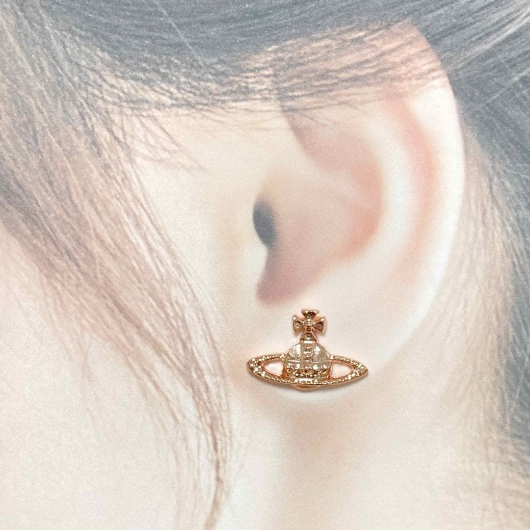 Vivienne Westwood(ヴィヴィアンウエストウッド)のヴィヴィアン　ミニオーブピアス　ピンクゴールド レディースのアクセサリー(ピアス)の商品写真