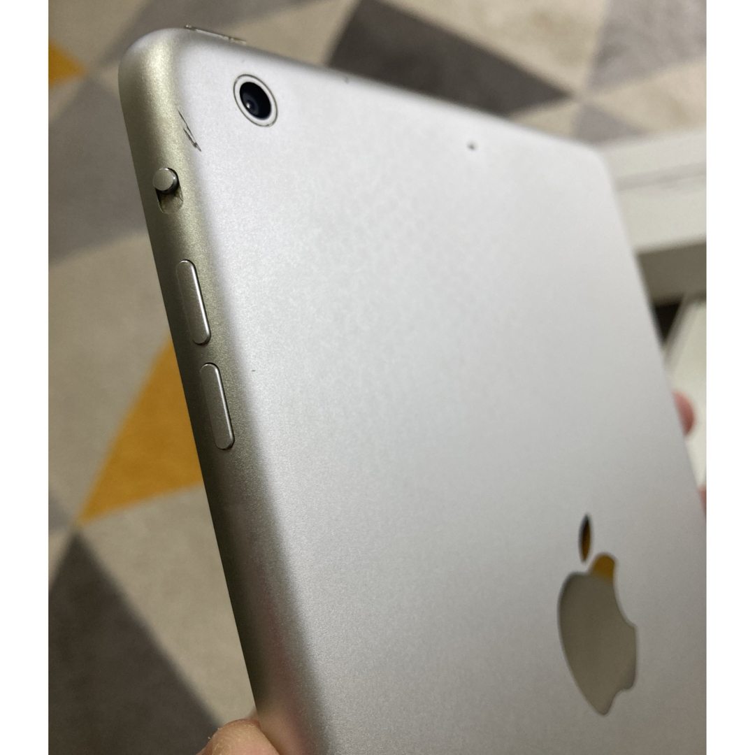 Apple(アップル)のiPad mini2 Wi-Fi 32GB silver シルバー　本体 スマホ/家電/カメラのPC/タブレット(タブレット)の商品写真