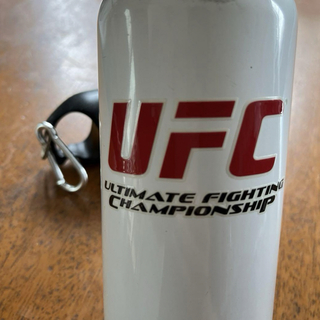 総合格闘技 UFC アルミ ボトル カラビナ付き UFCオフィシャル(トレーニング用品)