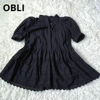 オブリ(OBLI)の美品　OBLI オブリ　レース　透け感　ブラウス　ブラック　花柄(シャツ/ブラウス(半袖/袖なし))