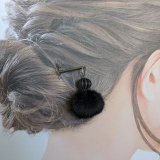 ブラックファーかんざしハンドメイドヘアアクセサリー(ヘアアクセサリー)