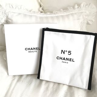 シャネル(CHANEL)のシャネル ノベルティ 非売品 ホワイト ブラック ロゴスクエア ポーチ 未使用 (ポーチ)