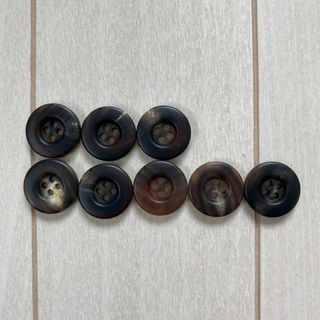 新品 未使用 本水牛ボタン 水牛釦 リアルホーン こげ茶 18mm 8個(各種パーツ)