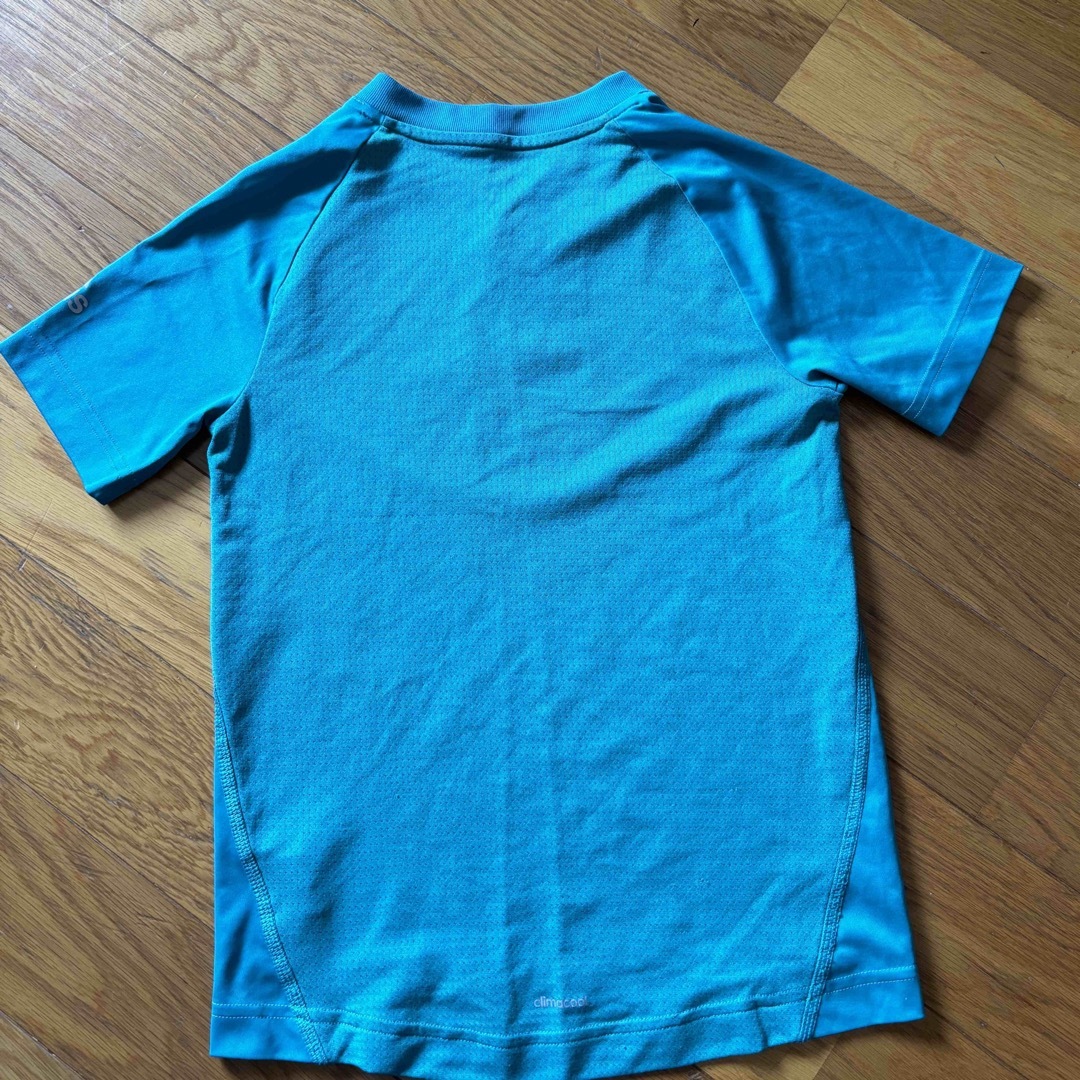 adidas(アディダス)のadidas 半袖シャツ 140 キッズ/ベビー/マタニティのキッズ服男の子用(90cm~)(Tシャツ/カットソー)の商品写真