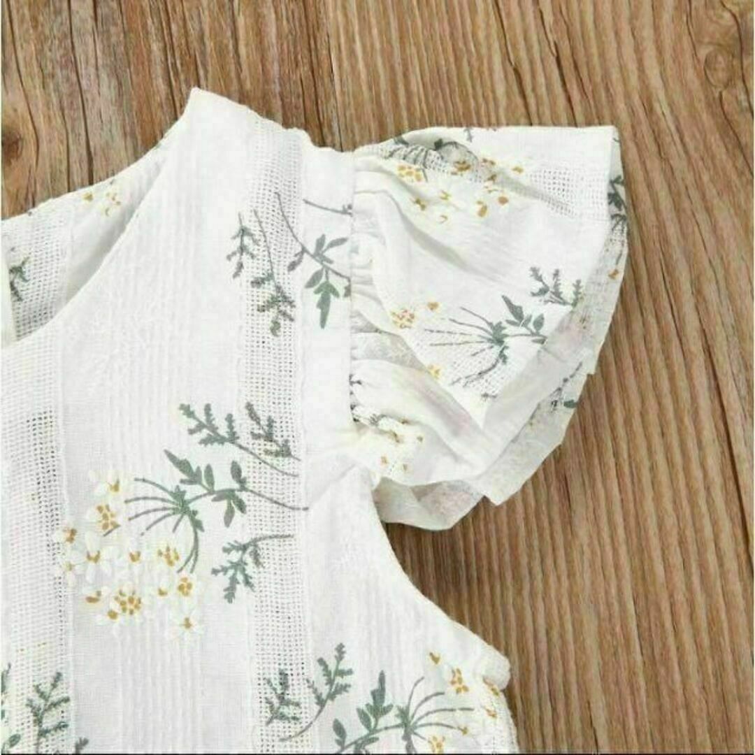 70 白 ロンパース　フリル　花柄　半袖　ノースリーブ キッズ/ベビー/マタニティのベビー服(~85cm)(ロンパース)の商品写真