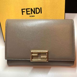 FENDI - 【FENDI 二つ折り財布】美品です◎シンプルデザインで使いやすいです