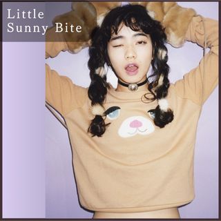 リトルサニーバイト(little sunny bite)のリトルサニーバイト 異素材切り替え 刺繍 スウェット ブラウン 長袖 トレーナー(トレーナー/スウェット)