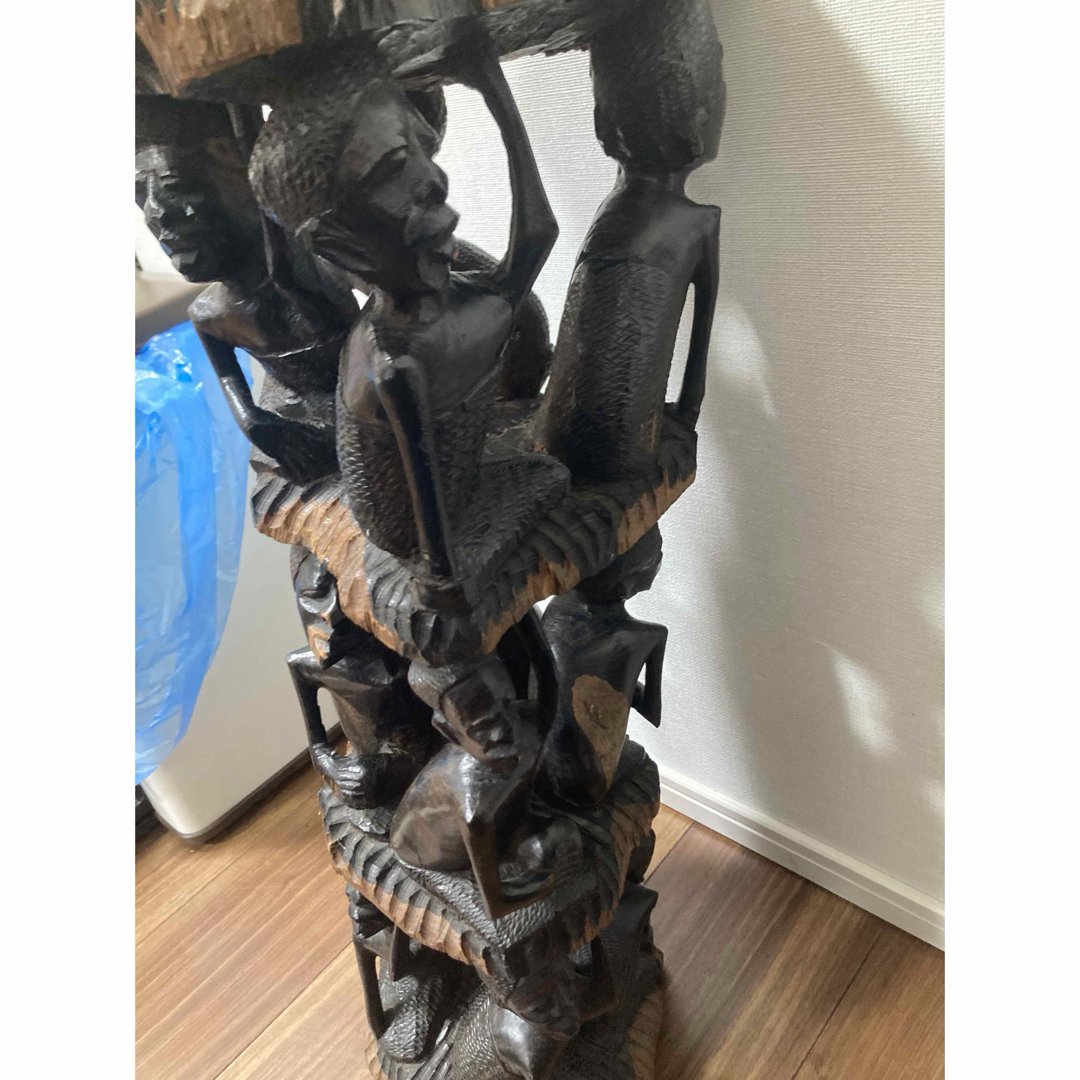 アフリカ　タンザニア　マコンデ彫刻　黒檀高級木彫り　立像　9.6kg 特大一刀彫 インテリア/住まい/日用品のインテリア小物(置物)の商品写真