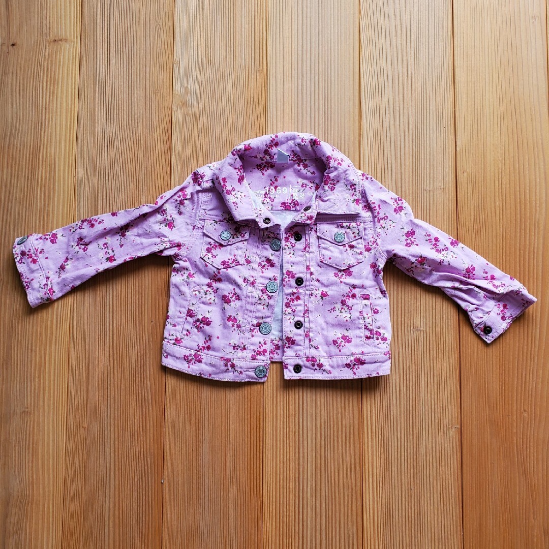 babyGAP(ベビーギャップ)のbabyGAP90cmジャケット キッズ/ベビー/マタニティのキッズ服女の子用(90cm~)(ジャケット/上着)の商品写真