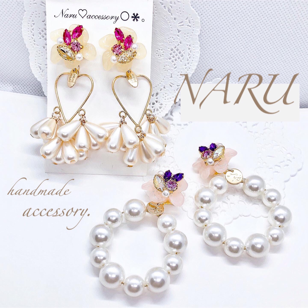 【86】ホワイトフラワー　ビジュー　パールフープ　ピアス  イヤリング ハンドメイドのアクセサリー(ピアス)の商品写真