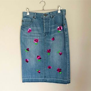 ミュベール(MUVEIL)のmuveil バラ刺繍 デニムスカート ミュベール(ひざ丈スカート)