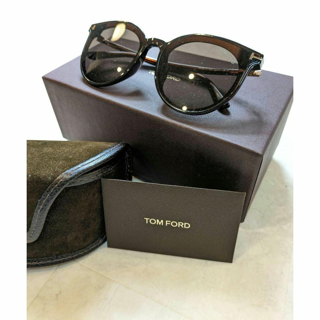 TOM FORD(トムフォード)の美品　TOM FORD　サングラス　TF807-K  ダークブラウン　サングラス メンズのファッション小物(サングラス/メガネ)の商品写真