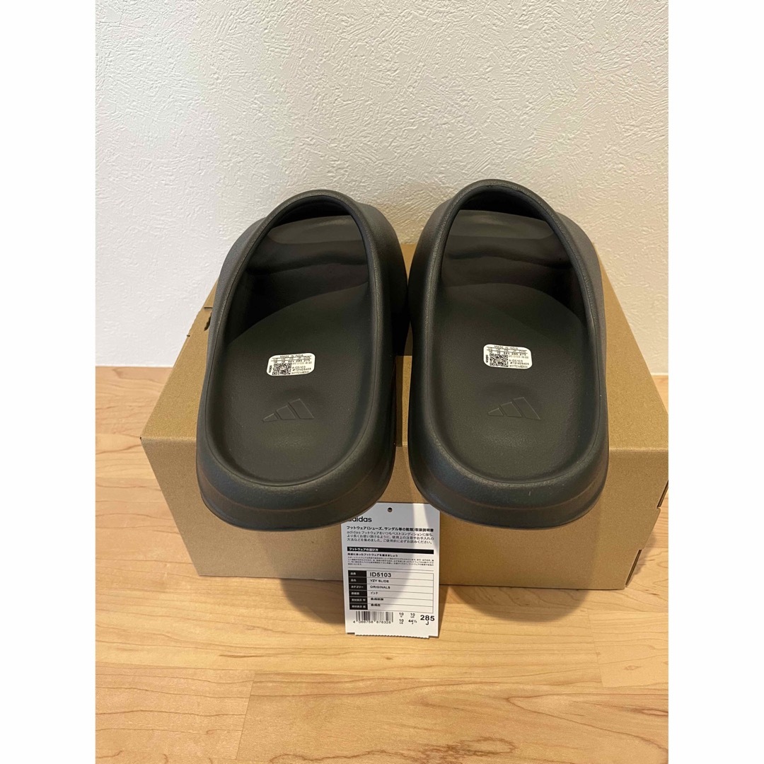 YEEZY（adidas）(イージー)のadidas YEEZY Slide "Dark Onyx" メンズの靴/シューズ(サンダル)の商品写真