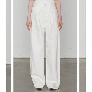 ハイク(HYKE)のHYKE TWILL WIDE LEG JEANS WHITE 2(デニム/ジーンズ)