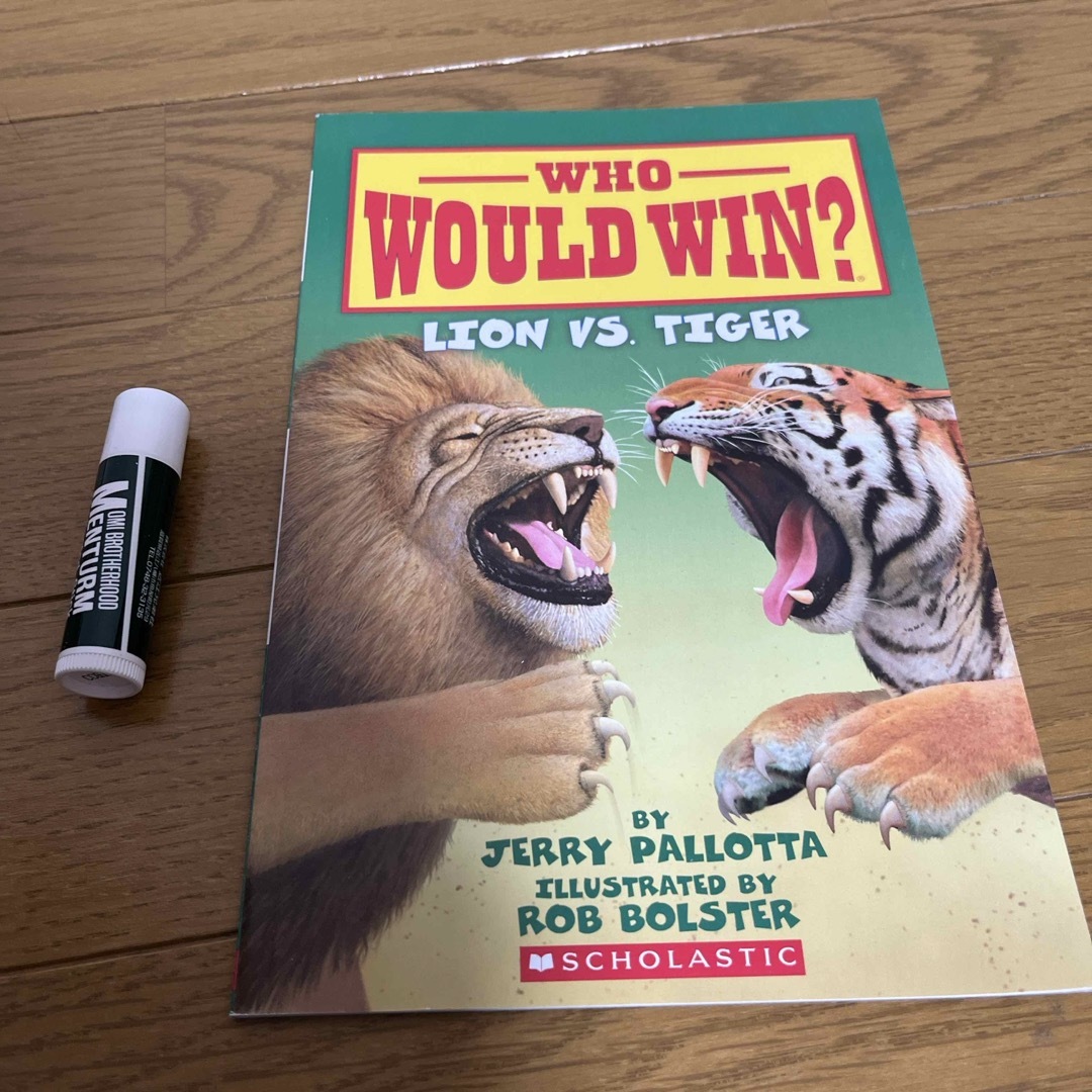 新品　Ｌｉｏｎ　ｖｓ．　Ｔｉｇｅｒ　（Ｗｈｏ　Ｗｏｕｌｄ　Ｗｉｎ？ エンタメ/ホビーの本(洋書)の商品写真