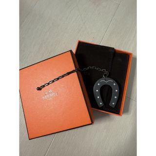 エルメス(Hermes)の【美品】HERMES エルメス　チャーム　キーホルダー　蹄　ホースシュー(キーホルダー)