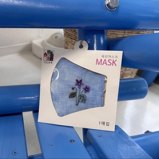 韓国　マスク　新品　KOREA 刺繍　ブルー　花　ファッション　青　送料無料(日用品/生活雑貨)