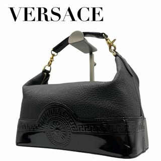 ジャンニヴェルサーチ(Gianni Versace)の美品　VERSACE ヴェルサーチ　バニティ　サンバースト　a5 黒　パテント(ハンドバッグ)