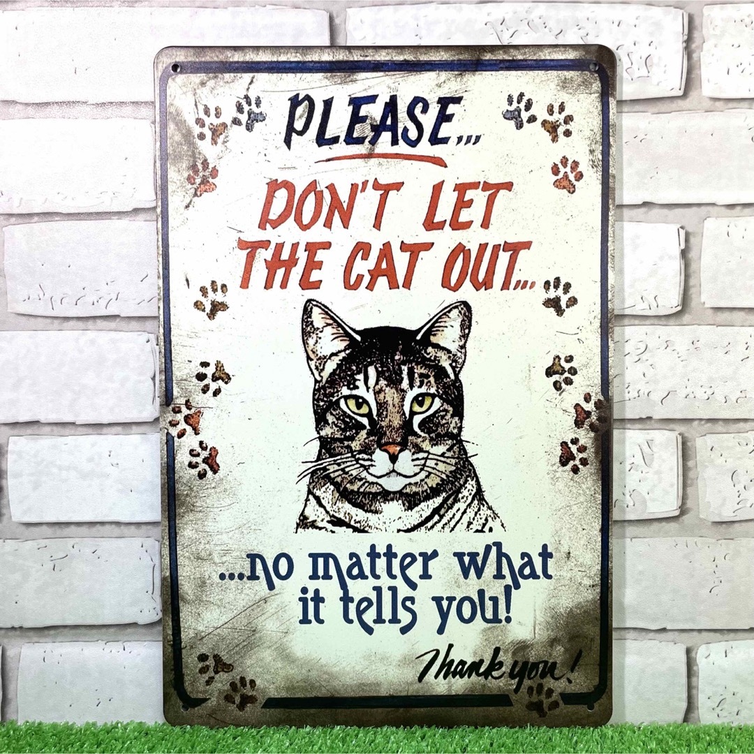 【494番】"猫に何を言われても外に出さないで" 猫　標識　お願い　ブリキ看板 インテリア/住まい/日用品のインテリア小物(その他)の商品写真