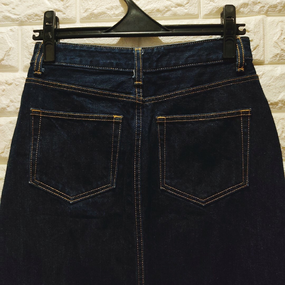 GU(ジーユー)のGU デニム フロントスリット ミディスカート（ブルー） レディースのスカート(ロングスカート)の商品写真