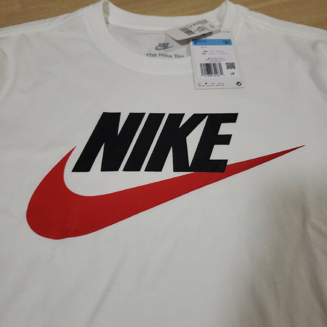 NIKE(ナイキ)の新品　NIKE　半袖　Tシャツ　メンズ　Ｍサイズ　　ホワイト レディースのトップス(カーディガン)の商品写真