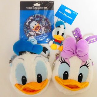 ディズニー(Disney)のディズニー ドナルド ディジー パスケース 缶バッジ ぬいぐるみ キーホルダー(キャラクターグッズ)