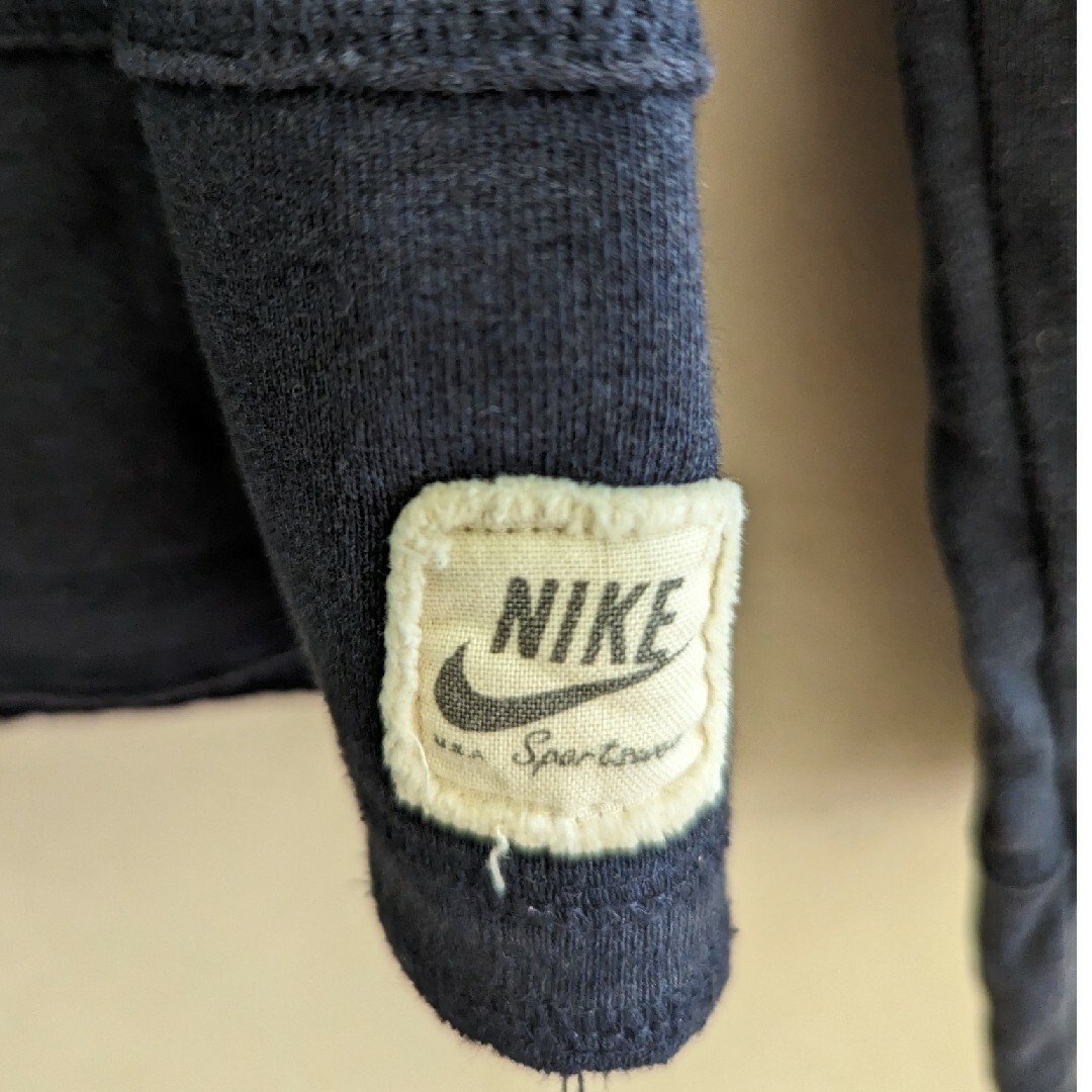 NIKE(ナイキ)のNIKE　古着パーカー　フード無し　ナイキL メンズのトップス(パーカー)の商品写真