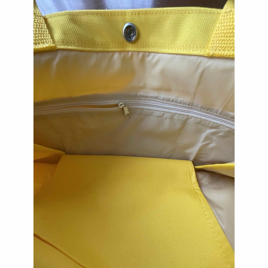 スヌーピートートバック　イエロー色 レディースのバッグ(トートバッグ)の商品写真
