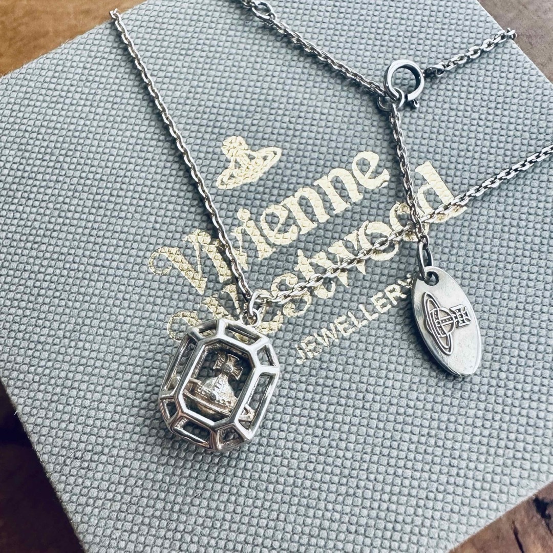 Vivienne Westwood(ヴィヴィアンウエストウッド)の超レア925製VivienneWestwoodスクエア/オーブネックレス レディースのアクセサリー(ネックレス)の商品写真