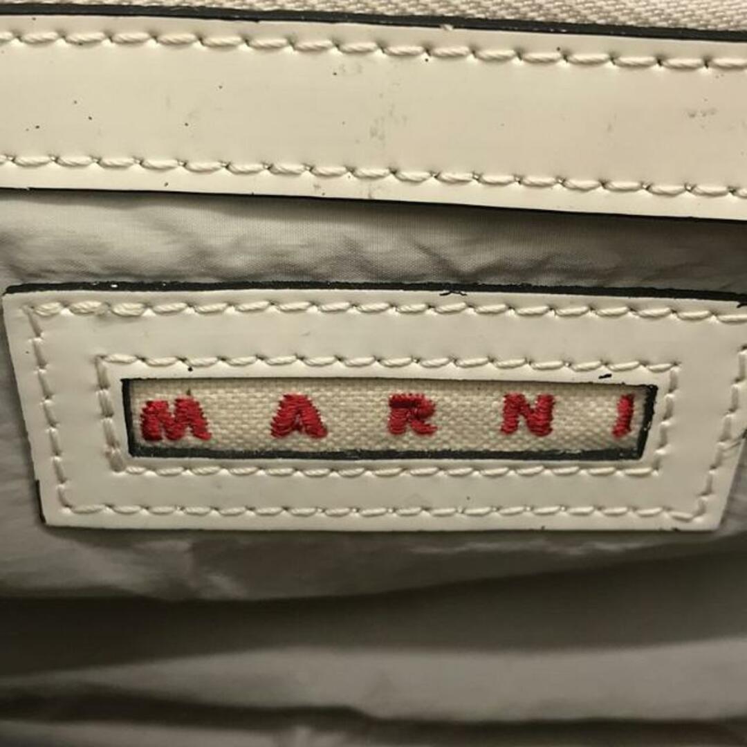 Marni(マルニ)のMARNI / マルニ | エナメル フラップ ショルダーバッグ | ホワイト | レディース レディースのバッグ(ショルダーバッグ)の商品写真