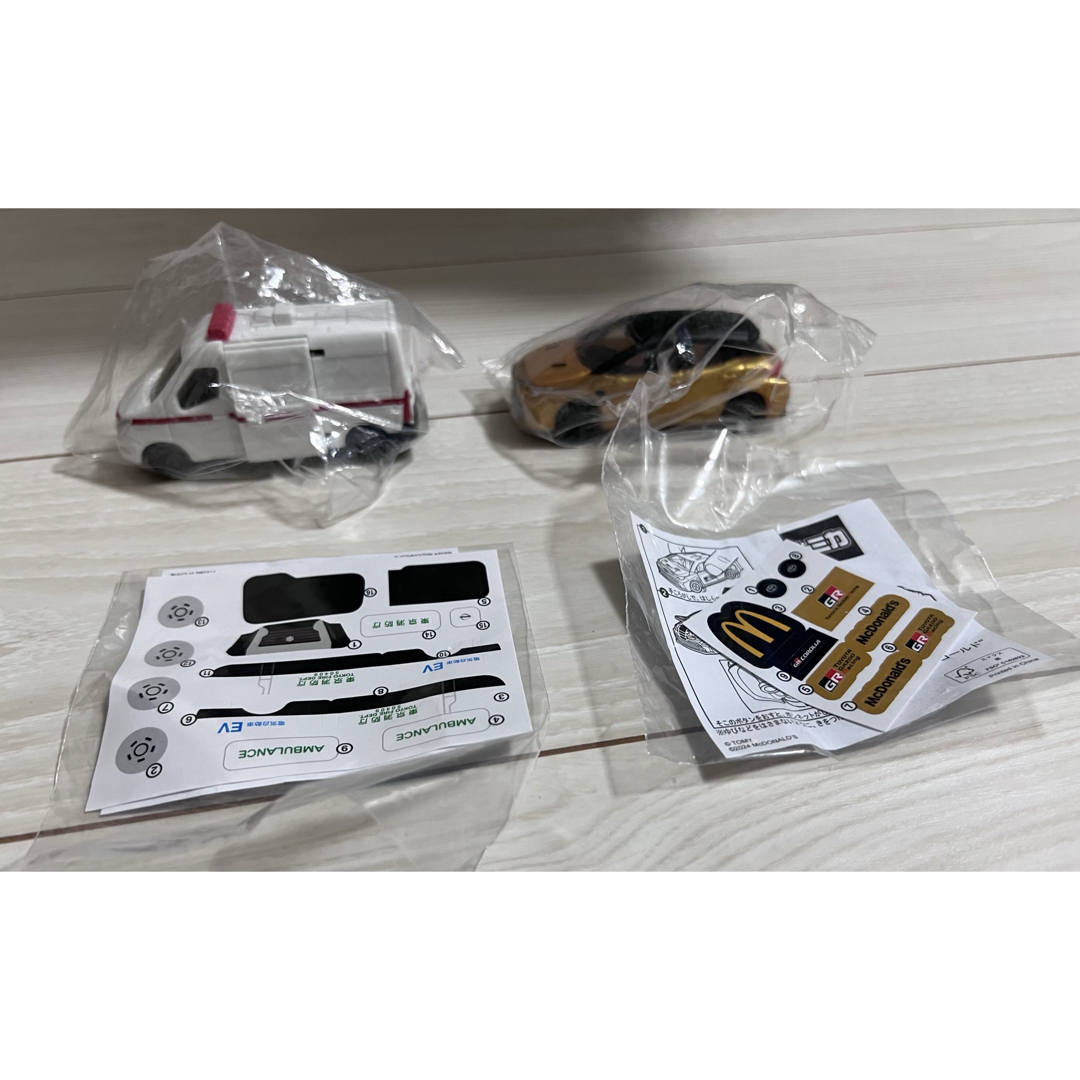 トミカ 救急車 GRカローラ マック ハッピーセット エンタメ/ホビーのおもちゃ/ぬいぐるみ(ミニカー)の商品写真