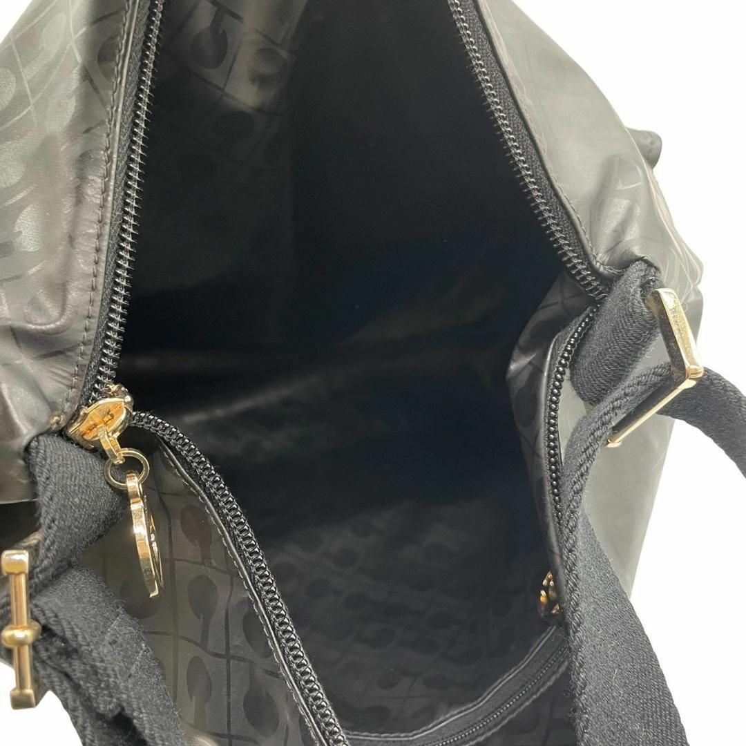 GHERARDINI(ゲラルディーニ)の美品　ゲラルディーニ　黒　ナイロン　ソフティ　総柄　ショルダーバッグ　黒　E10 レディースのバッグ(ショルダーバッグ)の商品写真