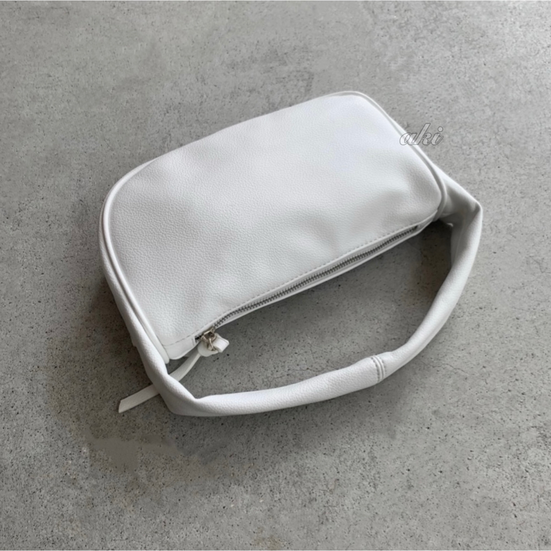 ワンハンドル ムーン バッグ ホワイト 白 お出かけ 発表会 参観日 ソフト レディースのバッグ(ハンドバッグ)の商品写真