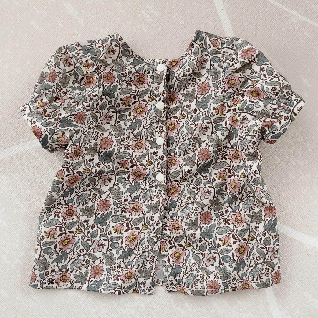 LIBERTY.(リバティ)のリバティ　子供服　パフスリーブ　ブラウス　110サイズ　ハンドメイド キッズ/ベビー/マタニティのキッズ服女の子用(90cm~)(ブラウス)の商品写真