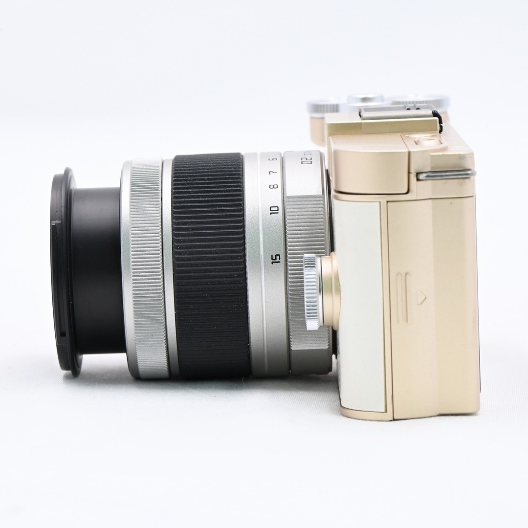PENTAX(ペンタックス)のPENTAX Q-S1 ズームレンズキット ゴールド スマホ/家電/カメラのカメラ(ミラーレス一眼)の商品写真