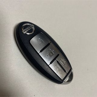 O8053mr 日産　4ボタン　キーレス　スマートキー　鍵(車種別パーツ)