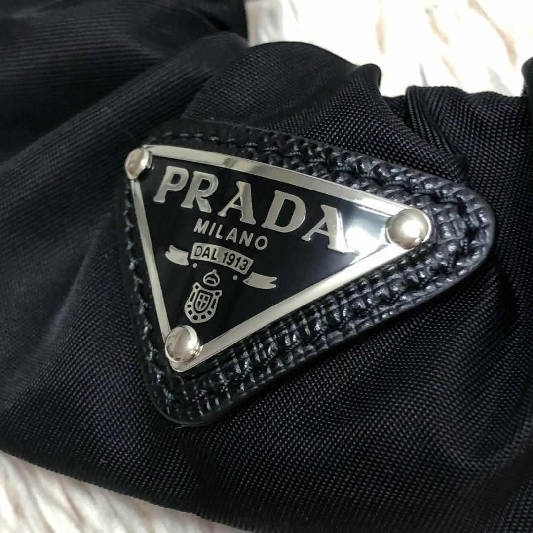 ☆未使用品☆PRADA プラダ Re-Nylon シュシュ トライアングルロゴ ☆未使用品☆PRADA プラダ Re-Nylon シュシュ トライアングルロゴ
