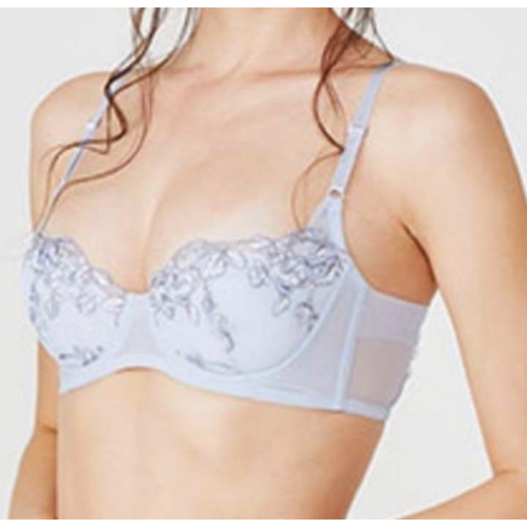 Chut! INTIMATES(シュットインティメイツ)のchut! ブルーグレー すっきりサイドシェイプC70ビキニM 完売 新品 レディースの下着/アンダーウェア(ブラ&ショーツセット)の商品写真