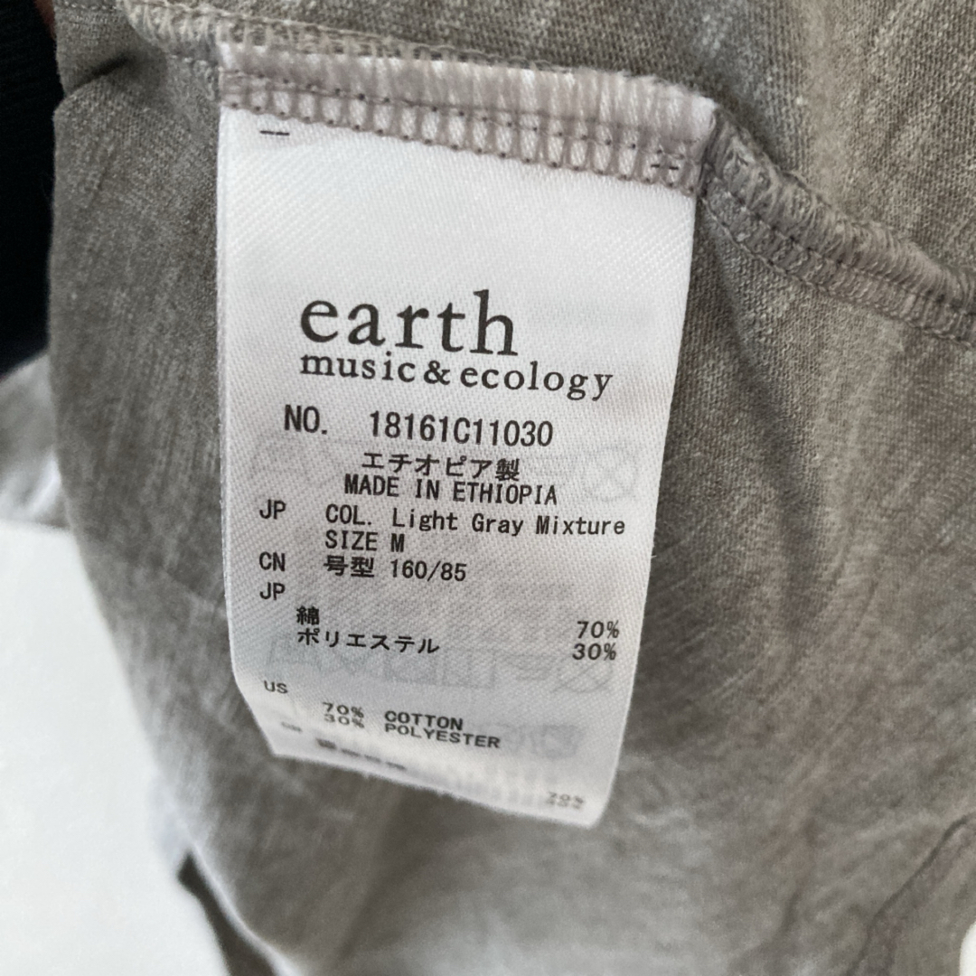 earth music & ecology(アースミュージックアンドエコロジー)のTシャツ　グレー　美品 レディースのトップス(Tシャツ(半袖/袖なし))の商品写真