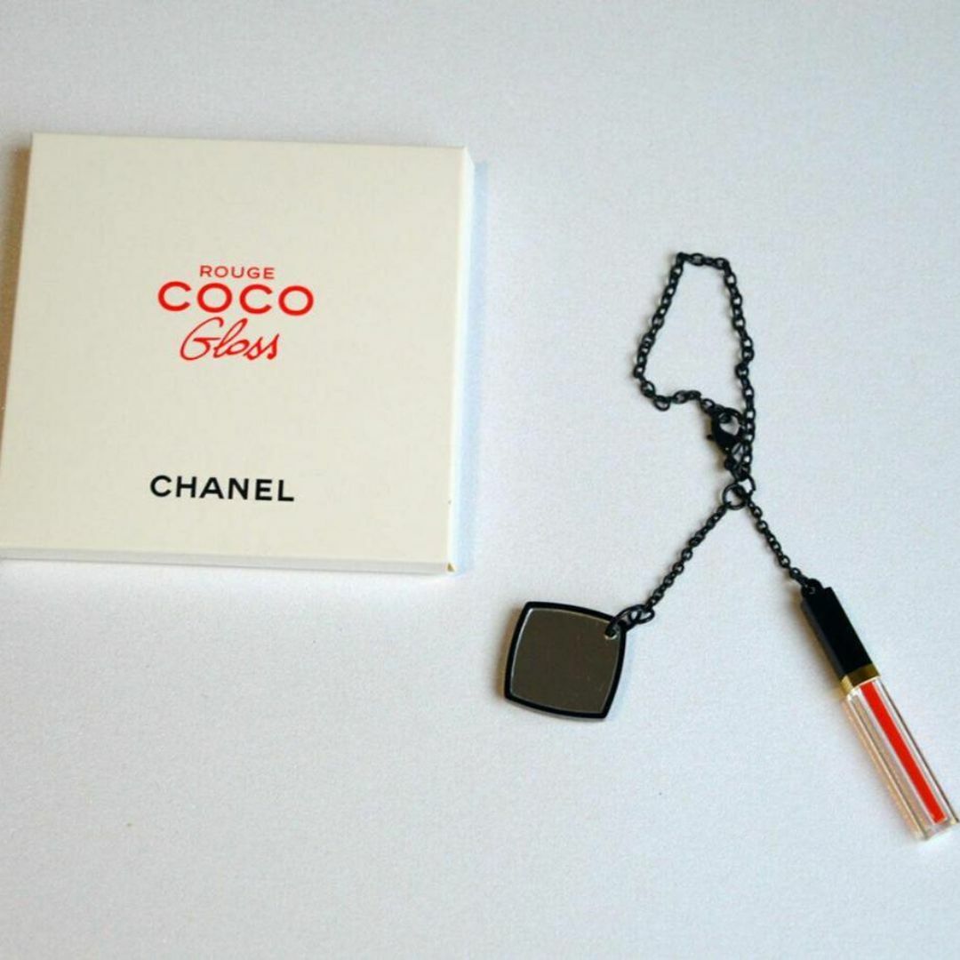 CHANEL(シャネル)の❣️シャネル❣️ リュージュココ　グロス＋スモールミラー　チャーム　非売品 レディースのアクセサリー(チャーム)の商品写真