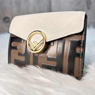 フェンディ(FENDI)の極美品 FENDI 三つ折り財布 ズッカ エフイズ レザー ホワイト レディース(財布)