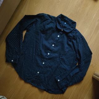 ユニクロ(UNIQLO)のユニクロ　シャツ　140(Tシャツ/カットソー)