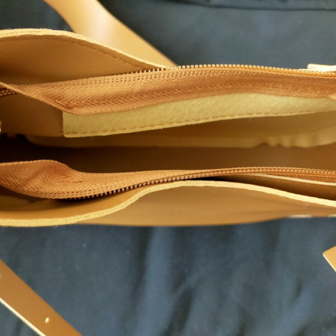 新品【MAISON BREEZE】太ベルトフェイクレザーショルダーバッグ KNF レディースのバッグ(ショルダーバッグ)の商品写真