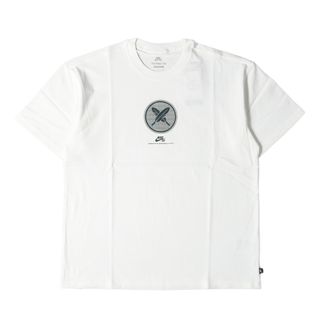 ナイキ(NIKE)の新品 NIKE ナイキ Tシャツ サイズ:L 23AW 堀米雄斗 家紋ロゴ クルーネック 半袖Tシャツ SB SS TEE ホワイト 白 コラボ トップス カットソー【メンズ】(Tシャツ/カットソー(半袖/袖なし))