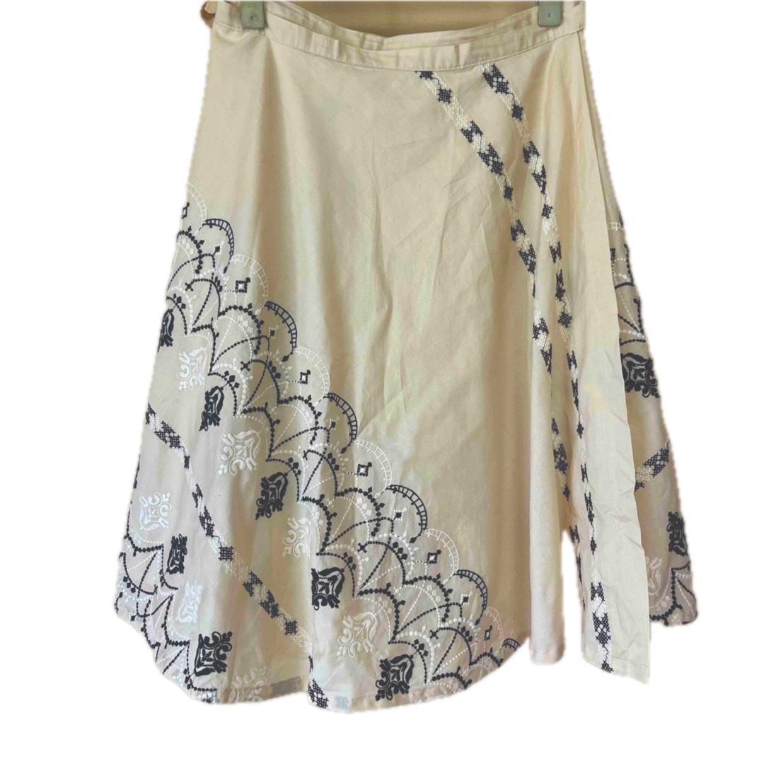 C.E.C.I.O(セシオ)のC.E.C.I.O  綿巻きスカート　刺繍フレアスカート レディースのスカート(ひざ丈スカート)の商品写真