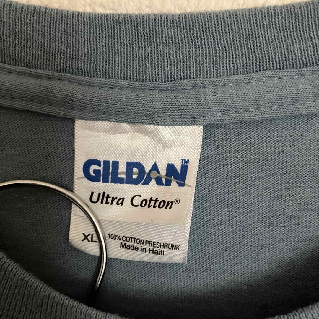 GILDAN(ギルタン)のヘレンバックカフェ雰囲気古着オールドデザインメッセージTシャツビッグロゴtシャツ メンズのトップス(Tシャツ/カットソー(半袖/袖なし))の商品写真