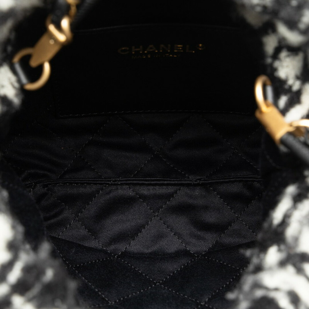 CHANEL - 美品 シャネル カメリア ココマーク ロゴ ゴールド金具 CHANEL - 美品 シャネル カメリア ココマーク ロゴ ゴールド金具