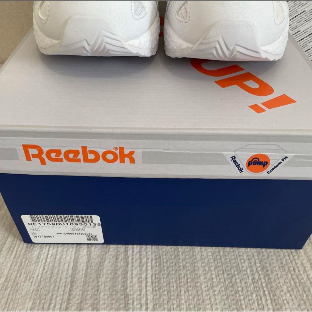 Reebok(リーボック)のReebok インスタポンプフューリー新品 レディースの靴/シューズ(スニーカー)の商品写真